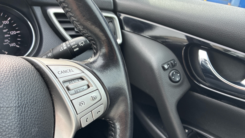 Nissan Qashqai 1.2 DiG-T N-Connecta 5dr Petrol Hatchback
